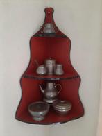 hoekkast + tinnen servies, Antiek en Kunst, Ophalen