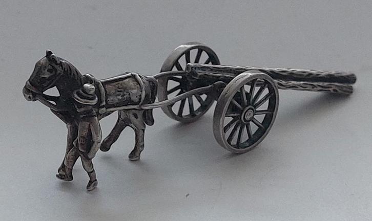 Zilveren miniatuur paard met boomstamkar., Antiek en Kunst, Antiek | Goud en Zilver, Ophalen