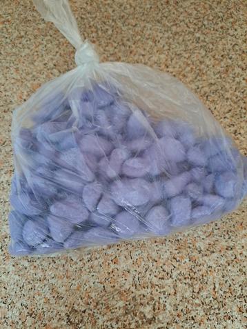 Zak paarse sierstenen beschikbaar voor biedingen