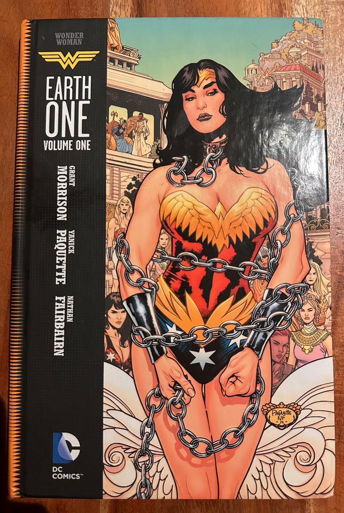 Wonder Woman: Earth One Vol. 1 2016 HC 1st Printing, Boeken, Strips | Comics, Zo goed als nieuw, Eén comic, Amerika, Ophalen of Verzenden