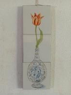 Tegels tulp in een vaas, Antiek en Kunst, Ophalen of Verzenden