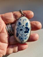 Zilveren hanger met Delftsblauwe porselein, Blauw, Ophalen of Verzenden, Zo goed als nieuw, Bloem of Plant
