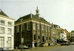 Zaltbommel, Gemeentehuis - auto - ongelopen, Verzamelen, Ansichtkaarten | Nederland, Ophalen of Verzenden, 1940 tot 1960, Ongelopen