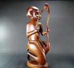 Grote uit coromandelhout gesneden Jager (55cm), Verzenden