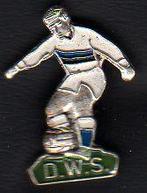 Speldje DWS AMSTERDAM VOETBALLER VOETBAL (A10), Verzamelen, Speldjes, Pins en Buttons, Verzenden, Gebruikt, Overige onderwerpen