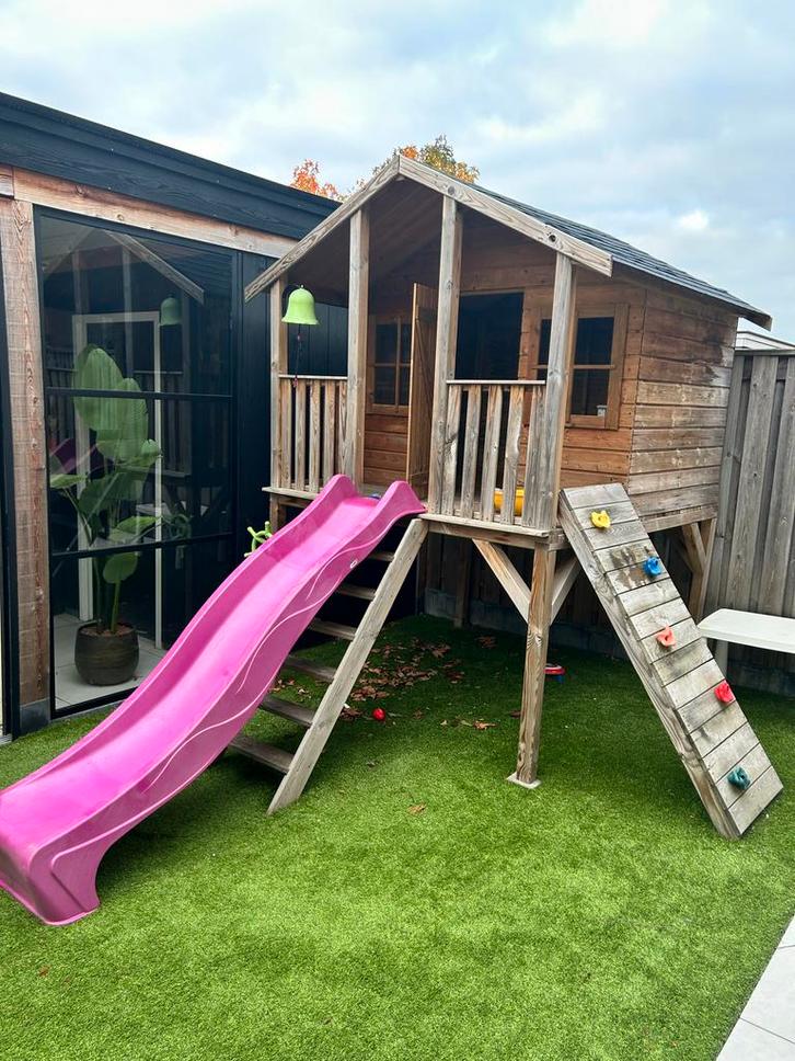 Houten Speelhuisje met Glijbaan & Klimwand - mag snel weg, Kinderen en Baby's, Speelgoed | Buiten | Speeltoestellen, Gebruikt