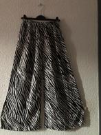 Maat S -  baggy viscose broek zwart / wit geprint, Zwart, Ophalen of Verzenden, Zo goed als nieuw, Maat 36 (S)