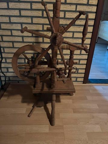 Antiek Houten Spinnenwiel beschikbaar voor biedingen
