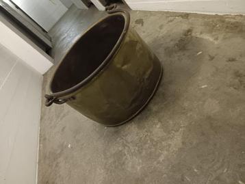 Koperen ketel beschikbaar voor biedingen