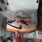 Nike sb dunk low "RED MAHOGANY " US 10, Nike SB, Ophalen of Verzenden, Zo goed als nieuw, Sneakers of Gympen