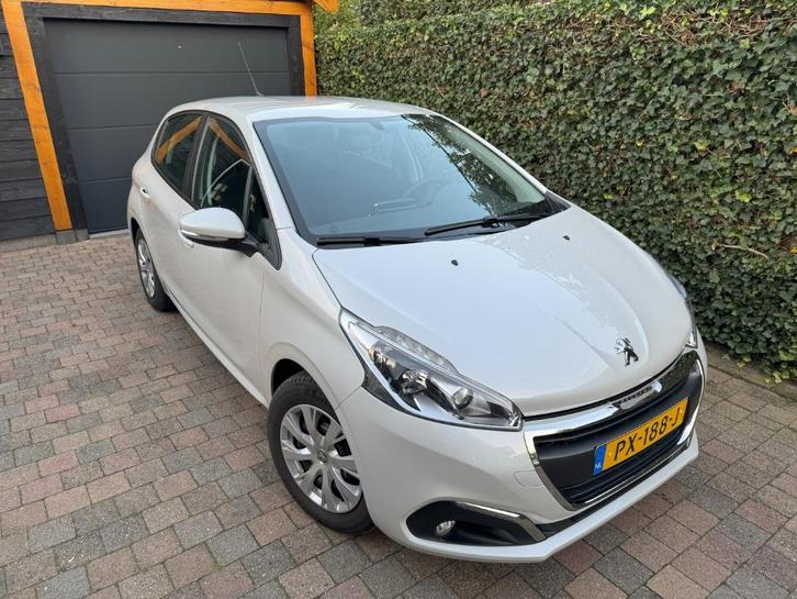 Peugeot 208 1.2 VTI 60KW/82PK 5-D 2017 Wit, Auto's, Peugeot, Particulier, ABS, Airbags, Airconditioning, Android Auto, Apple Carplay