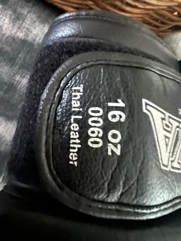 Joya Leren Bokshandschoenen 16 OZ beschikbaar voor biedingen