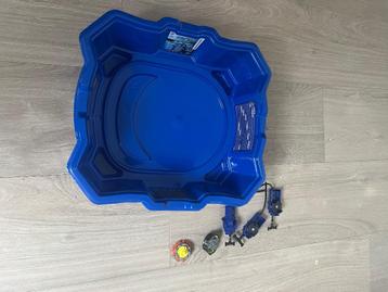 Beyblade battle arena en Beyblades beschikbaar voor biedingen