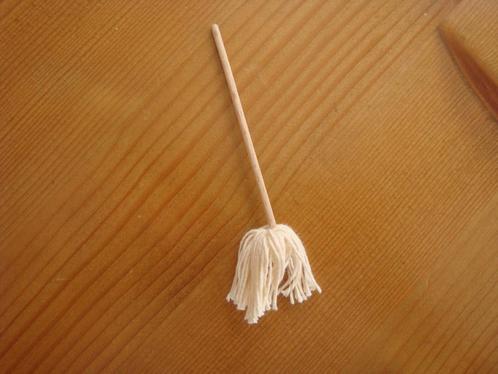 Poppenhuis zwabber mop nieuw 1:12, Verzamelen, Poppenhuizen en Toebehoren, Nieuw, Poppenhuis, Ophalen of Verzenden