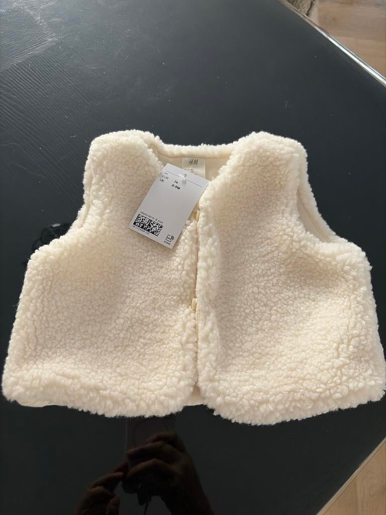 Leuke Teddy Bodywarmer H&M mt 74, Kinderen en Baby's, Ophalen of Verzenden, Zo goed als nieuw, Meisje, Truitje of Vestje