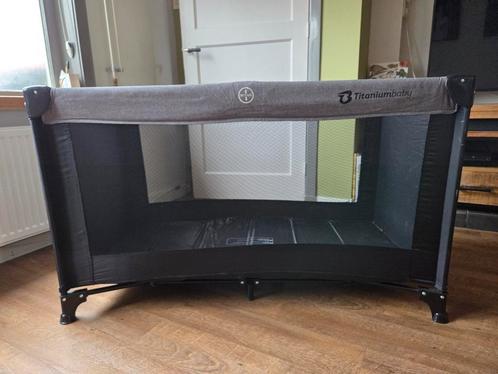 Campingbedje Titanium Baby grijs, Caravans en Kamperen, Kampeeraccessoires, Ophalen