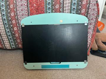 Schoolbord met whiteboard en magneten beschikbaar voor biedingen