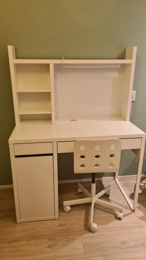 Kinderbureau Ikea Micke + stoel + lamp = complete wet, Huis en Inrichting, Bureaus, Gebruikt, Ophalen