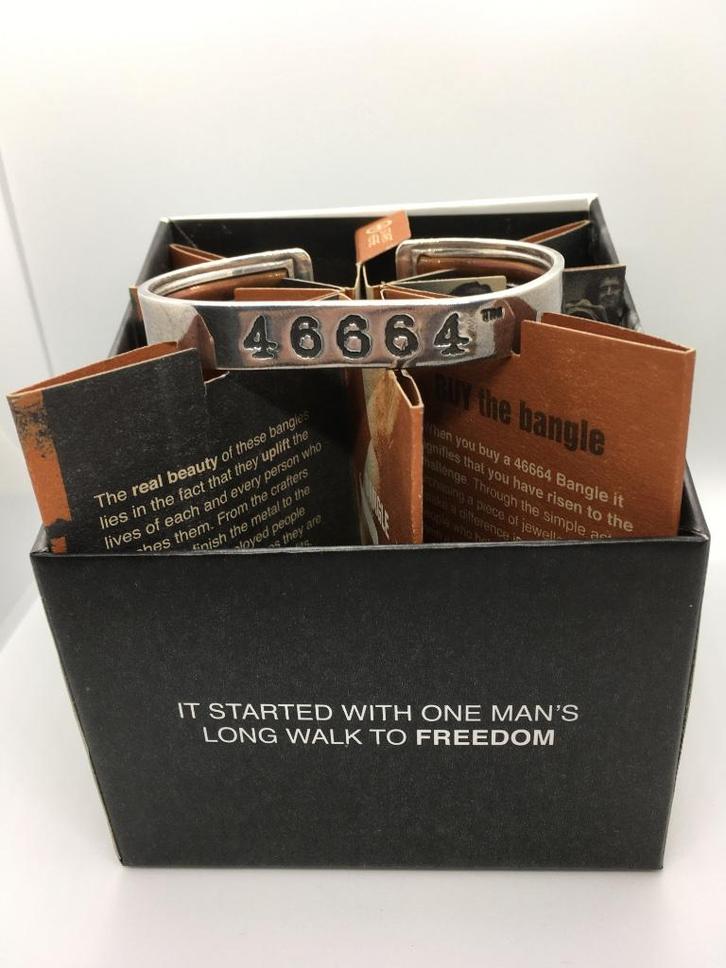 NELSON MANDELA 46664 armband, Sieraden, Tassen en Uiterlijk, Armbanden, Nieuw, Zilver, Zilver, Ophalen of Verzenden