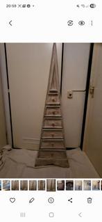 Poud houten pyramide kastje., Ophalen, Zo goed als nieuw