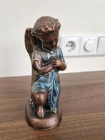 knieldende engel mooi geverfd, hoogte 18 cm, Verzamelen, Beelden en Beeldjes, Ophalen of Verzenden, Zo goed als nieuw, Religie