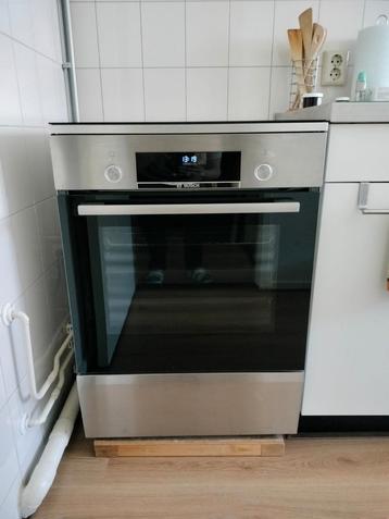 Bosch Fornuis 2 jaar oud (model HLS59D350) beschikbaar voor biedingen