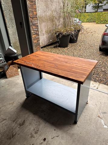 Eikenhouten Werkbank beschikbaar voor biedingen