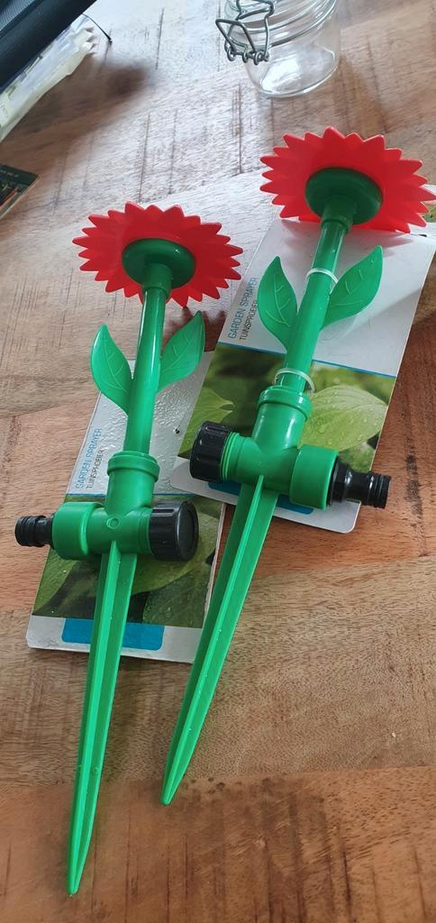 Vrolijke Tuinsproeier in Bloemvorm – Praktisch én Decorat, Tuin en Terras, Tuinsproeiers, Zo goed als nieuw, Ophalen of Verzenden