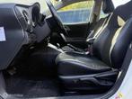 Toyota Auris 1.8 Hybrid NAVI / CAMERA / AIRCO / TREKHAAK / S, Gebruikt, 4 cilinders, Wit, Origineel Nederlands