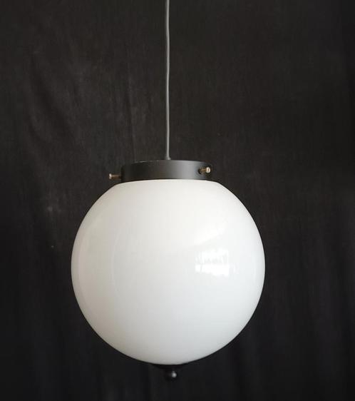 vintage schoollamp -hal lamp - keukenlamp - bol lamp -70s, Huis en Inrichting, Lampen | Hanglampen, Gebruikt, 75 cm of meer, Glas