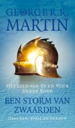 George R.R. Martin: Een storm van zwaarden. Hardcover, Ophalen of Verzenden, Gelezen, George R.R. Martin