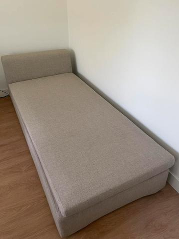 Slaapbank beschikbaar voor biedingen