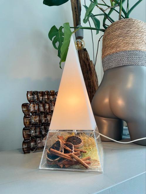 1980’s PLEXIGLAS Lamp PIRAMIDE, Huis en Inrichting, Lampen | Tafellampen, Zo goed als nieuw, Minder dan 50 cm, Kunststof, Ophalen of Verzenden