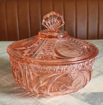 Persglas koek of bonbonschaal beschikbaar voor biedingen