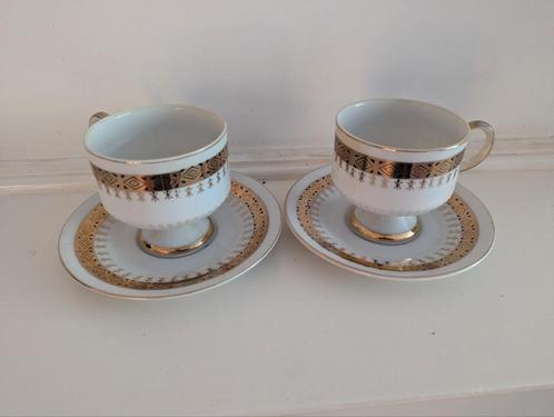 Porseleinen Kop en Schotel Set met Gouddecoratie - 2 Stuks, Antiek en Kunst, Antiek | Servies compleet, Ophalen of Verzenden