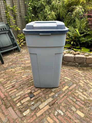 Rubbermaid Roughneck 150l container beschikbaar voor biedingen
