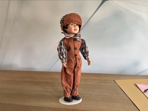 Prachtige stoere antieke porseleinen jongenspop, Verzamelen, Poppen, Zo goed als nieuw, Pop, Ophalen of Verzenden