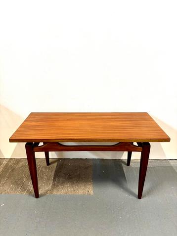 Vintage bijzettafel jaren 70 Van Teeffelen beschikbaar voor biedingen