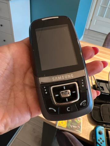 Oude Samsung telefoon - Klassieker! beschikbaar voor biedingen