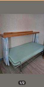Opklapbed  met houten bovenblad en gordijnen, Ophalen, Eenpersoons, Hout