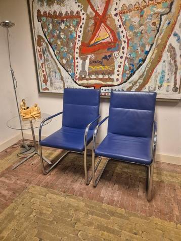 Thonet S60 Lederen stoelen in de kleur Lila beschikbaar voor biedingen