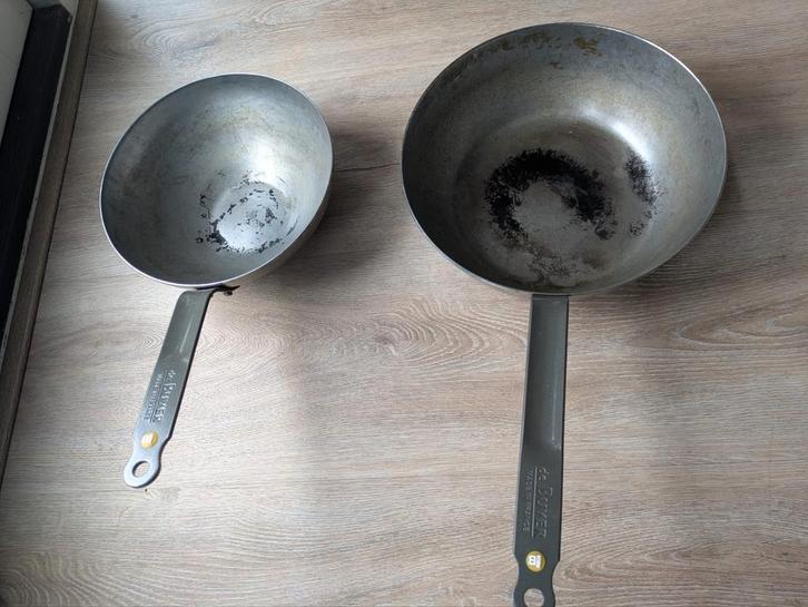 Twee De Buyer pannen (plaatstaal) te koop, Huis en Inrichting, Keuken | Potten en Pannen, Gebruikt, Koekenpan of Braadpan, Gietijzer