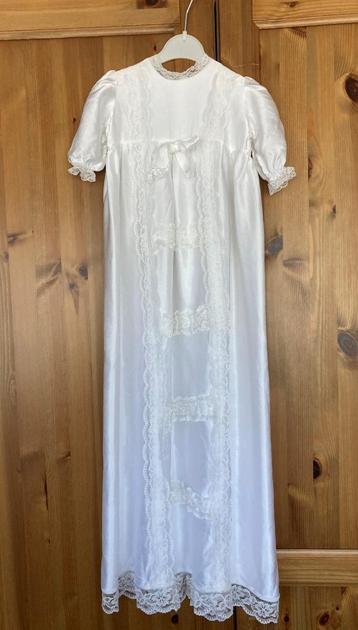 Brocante oud wit doopjurkje beschikbaar voor biedingen
