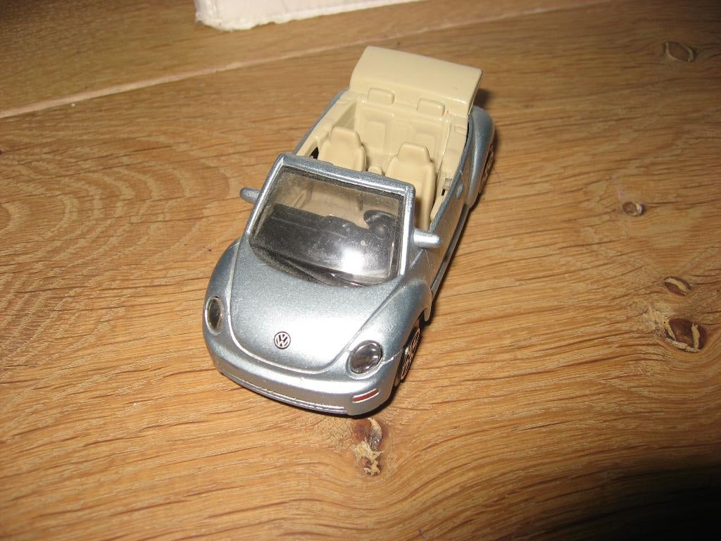 blauwe VW New Beetle cabrio, 1:43 van Maisto, Verzenden, Nieuw, Auto, Overige merken