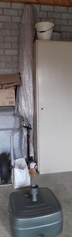 parasol 320 mtr breed doek  , is in goede staat , gaat weg w, Ophalen