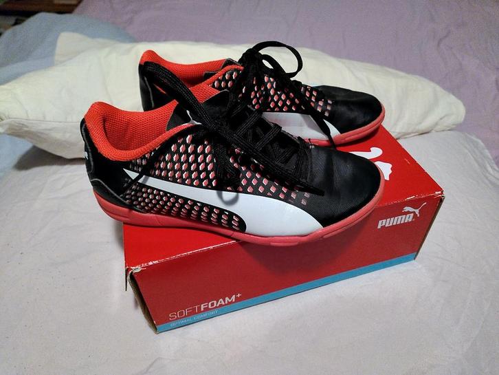 Puma softfoam sneakers / zaalvoetbalschoenen maat 34, Kinderen en Baby's, Kinderkleding | Schoenen en Sokken, Gebruikt, Schoenen