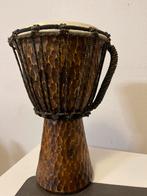 Handgesneden Djembe Trommel - West-Afrikaanse Percussie, Muziek en Instrumenten, Drumstellen en Slagwerk, Ophalen of Verzenden