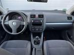 Volkswagen Jetta 1.6 FSI Comfortline AIRCO CRUISE LMV, Auto's, Voorwielaandrijving, Metallic lak, Gebruikt, Zwart