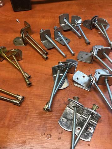 Bevestigingsbeugels Beton Palen Schutting beschikbaar voor biedingen