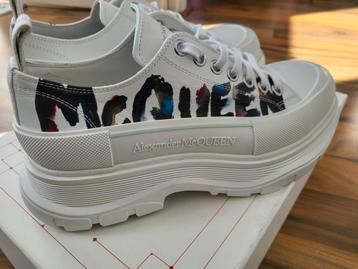 Alexander McQueen 42 Graffiti nieuw €750 nu €250 lvt gucci 1 beschikbaar voor biedingen